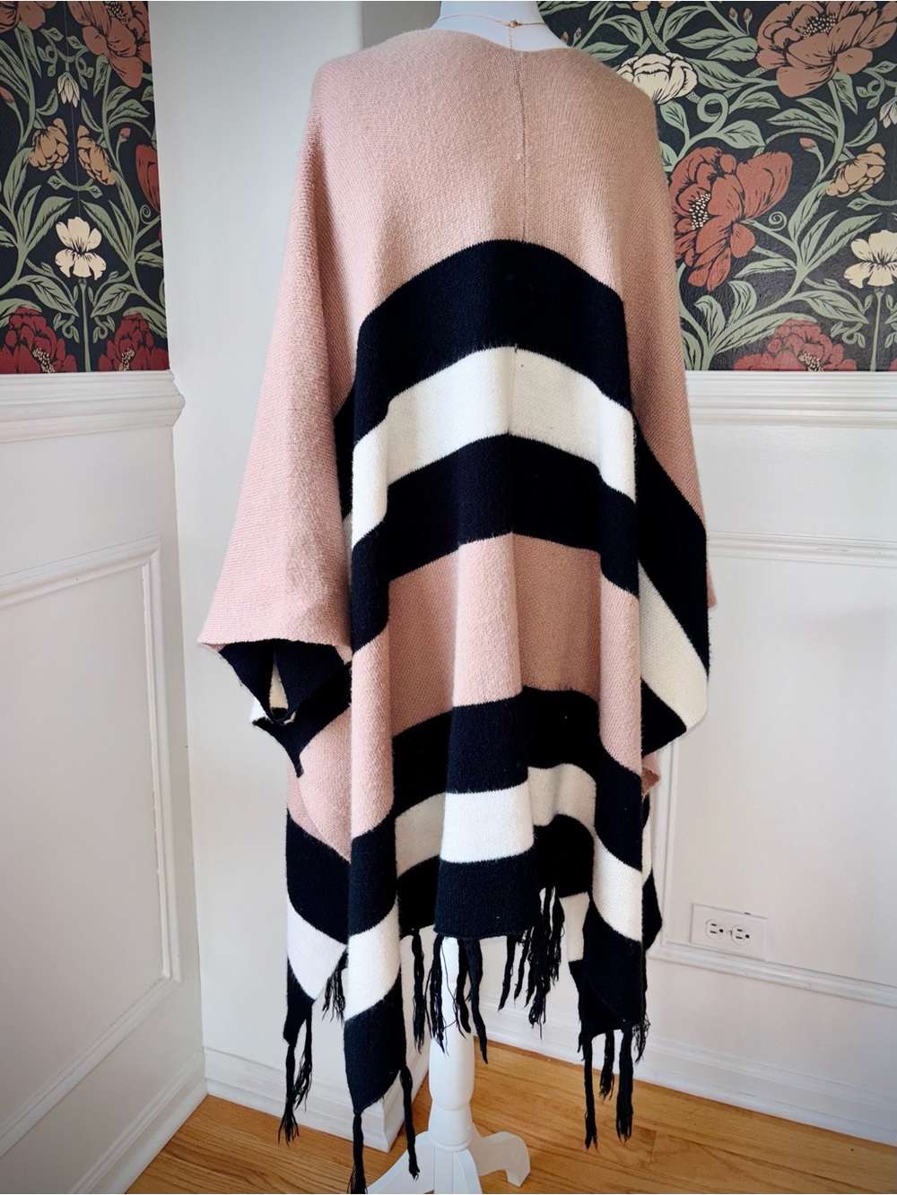 Boutique Boho Fleece Cardigan with Tassles - Picture 4 of 7
